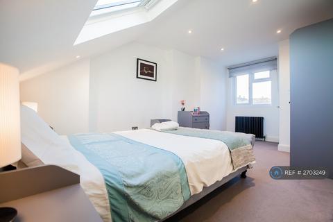 undefined, Warwick Grove, Surbiton, KT5
