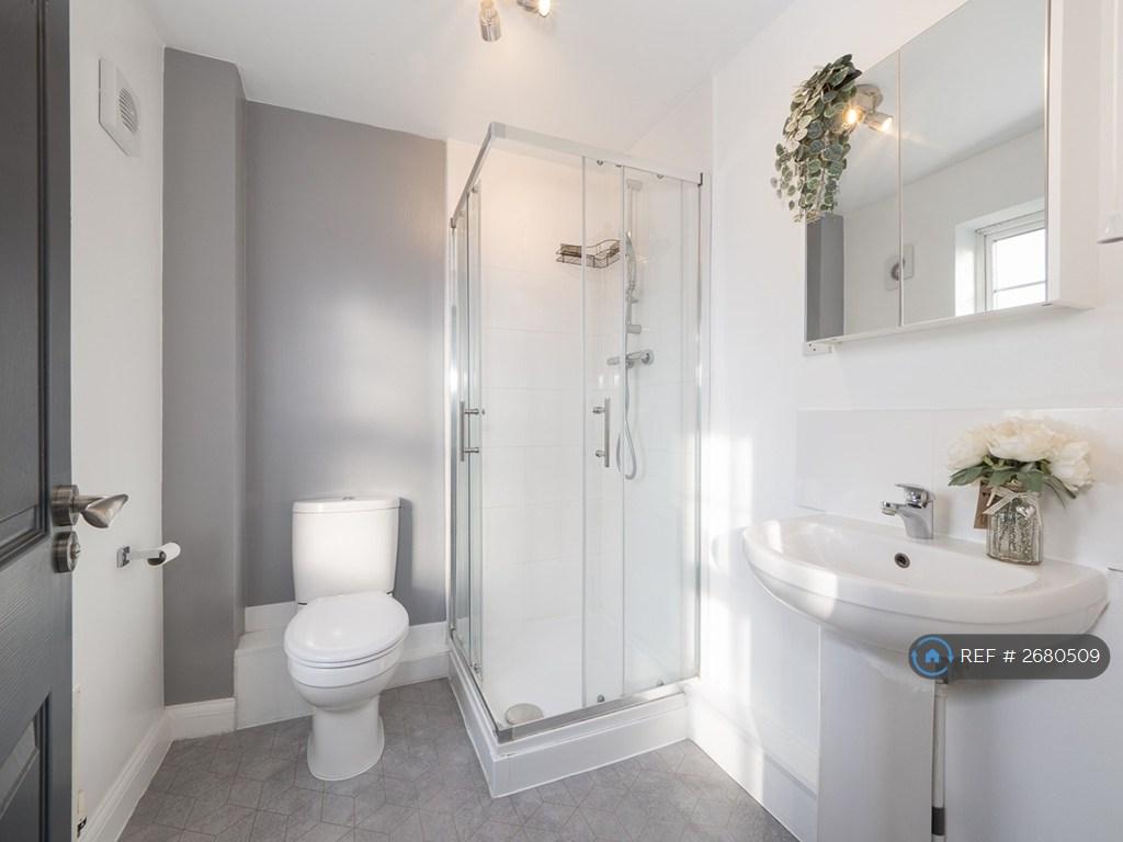 Room 1 With Ensuite And Walk In Robe