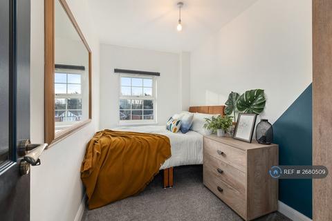 1 bedroom in a house share to rent, The Ridings, Grange Park, Northampton, NN4