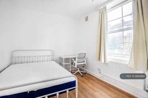 1 bedroom in a flat share to rent, Keston House, London, SE17