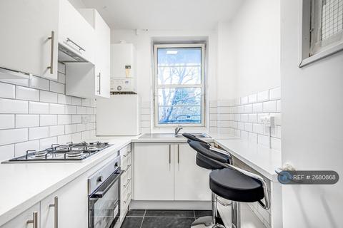 1 bedroom in a flat share to rent, Keston House, London, SE17