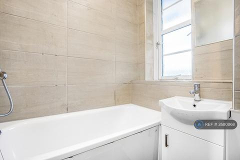 1 bedroom in a flat share to rent, Keston House, London, SE17