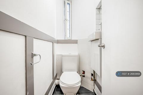 1 bedroom in a flat share to rent, Keston House, London, SE17