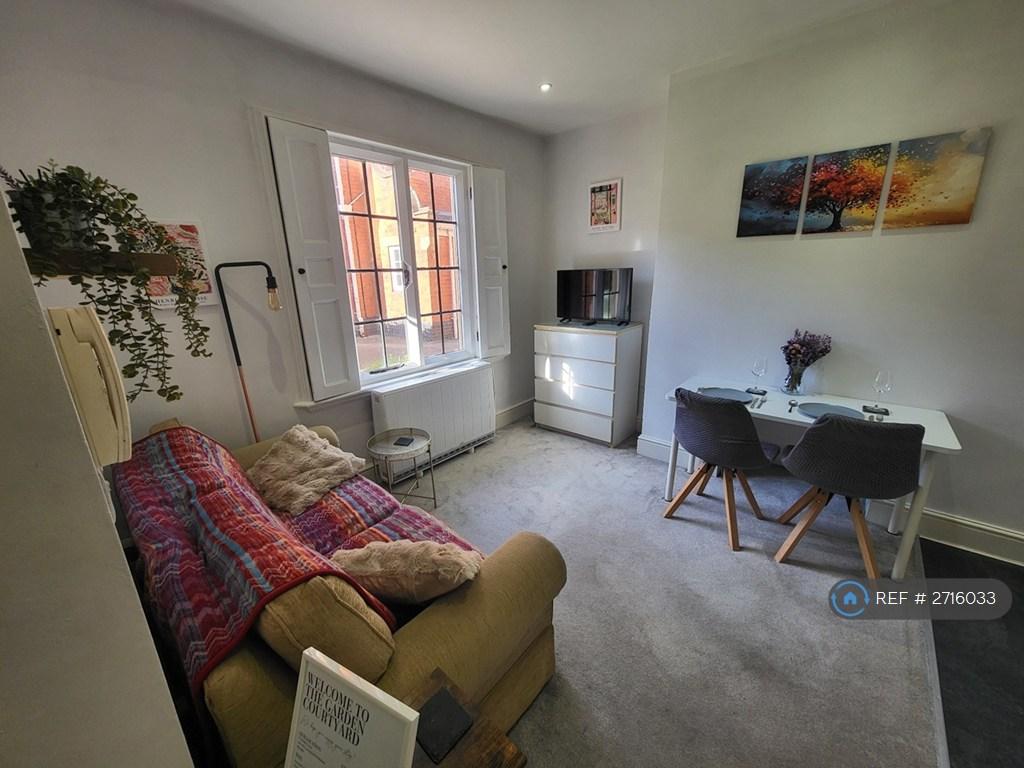 Lounge/ Dining Area