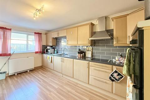 3 bedroom semi-detached house to rent, Clover Way, Bury St. Edmunds IP28