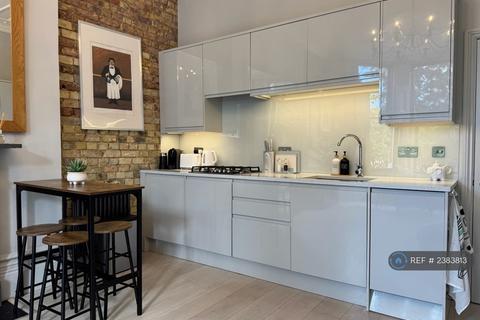 2 bedroom flat to rent, Clapham Common North Side, London, SW4