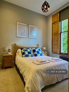 2 bedroom flat to rent, Clapham Common North Side, London, SW4