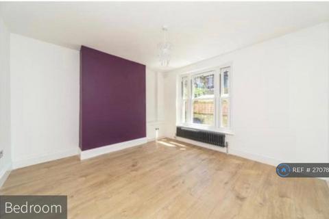 2 bedroom flat to rent, Oval Road, East Croydon, CR0