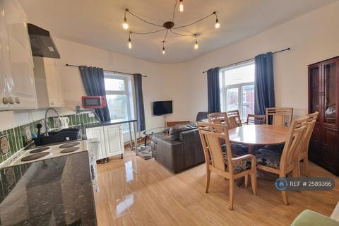 1 bedroom in a flat share to rent, Gerald Road, Salford, M6