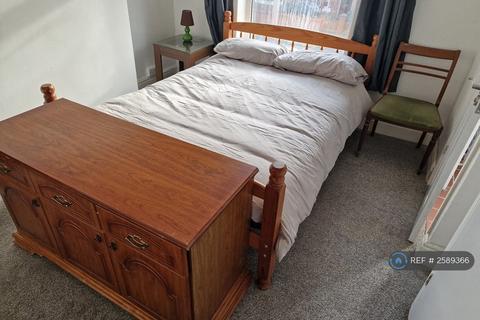 1 bedroom in a flat share to rent, Gerald Road, Salford, M6