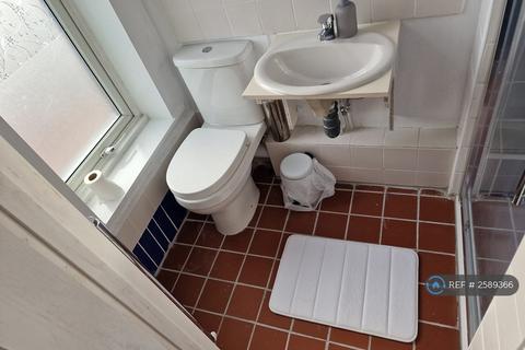 1 bedroom in a flat share to rent, Gerald Road, Salford, M6