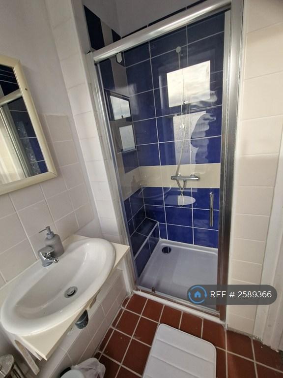 Bed 1 Ensuite
