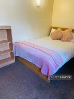 1 bedroom in a house share to rent, Station Approach, Middlesex, UB7