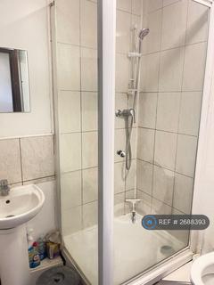 1 bedroom in a house share to rent, Station Approach, Middlesex, UB7