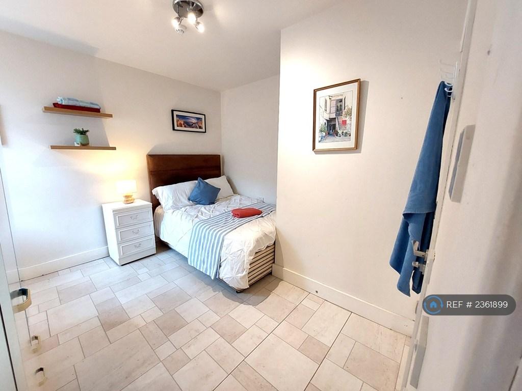 Room 1 - £650/Mo