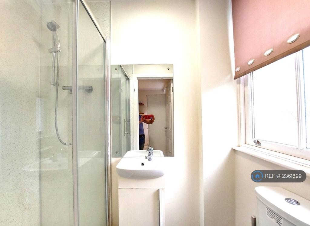 Room 1 Ensuite