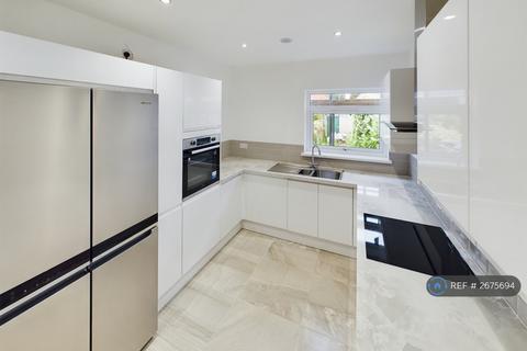 5 bedroom terraced house to rent, Rawden Place, Cardiff, CF11