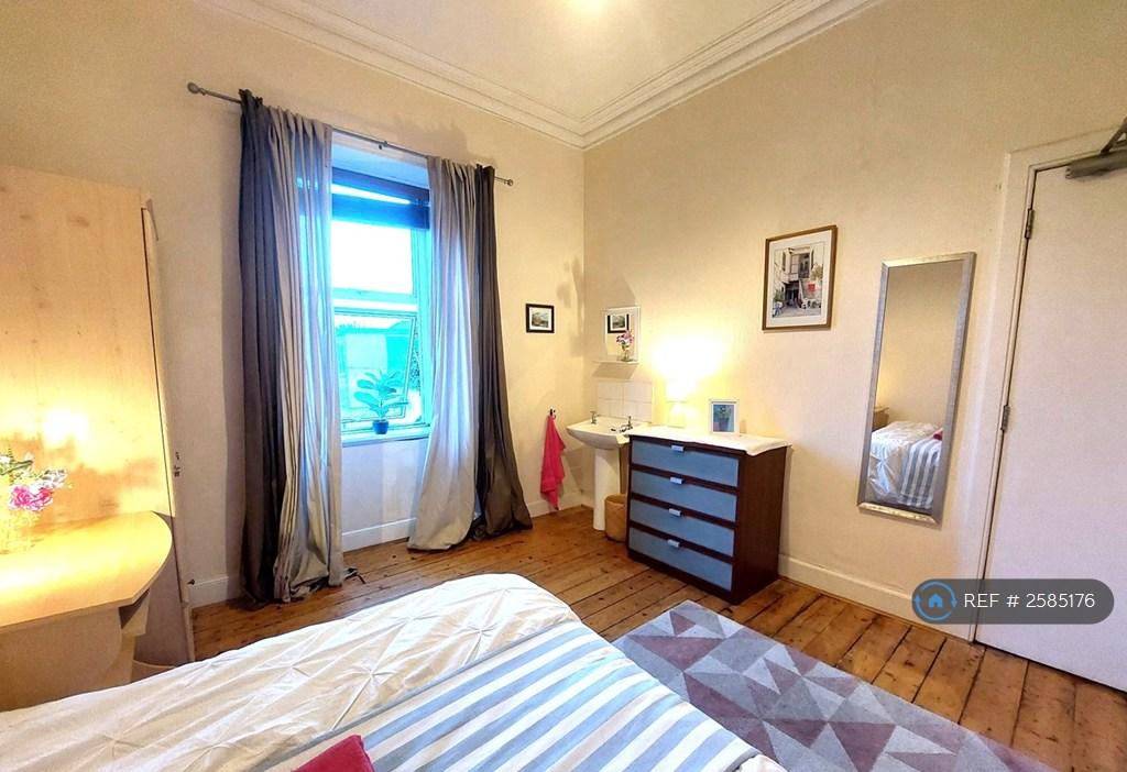 Double Room - £620/Mo