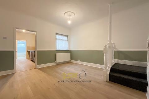 3 bedroom terraced house to rent, New Street, Bentley DN5