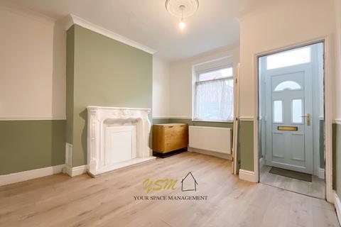 3 bedroom terraced house to rent, New Street, Bentley DN5