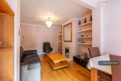 5 bedroom semi-detached house to rent, Pymmes Green Road, London, N11