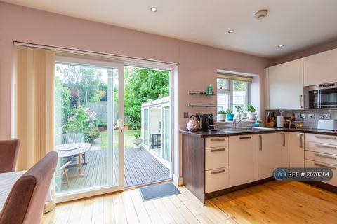 5 bedroom semi-detached house to rent, Pymmes Green Road, London, N11