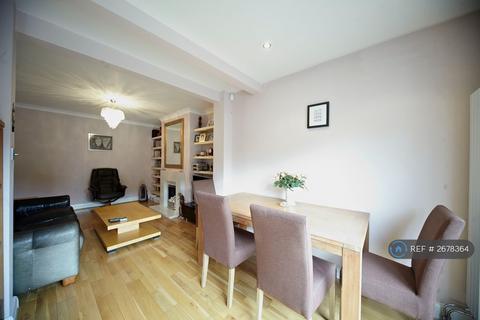 5 bedroom semi-detached house to rent, Pymmes Green Road, London, N11