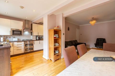 5 bedroom semi-detached house to rent, Pymmes Green Road, London, N11
