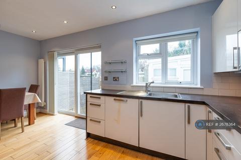 undefined, Pymmes Green Road, London, N11