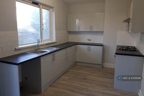 3 bedroom semi-detached house to rent, Valpy Avenue, Bolton, BL2