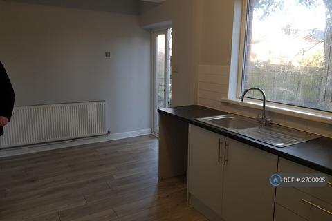 3 bedroom semi-detached house to rent, Valpy Avenue, Bolton, BL2