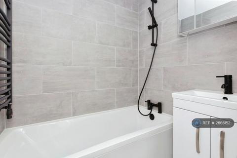 3 bedroom maisonette to rent, Wick Road, London, E9