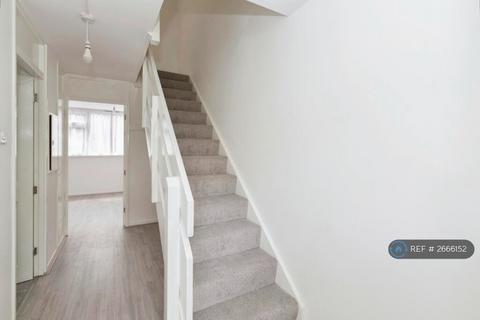 3 bedroom maisonette to rent, Wick Road, London, E9