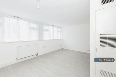 3 bedroom maisonette to rent, Wick Road, London, E9