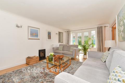 4 bedroom detached house for sale, Walton Drive, Horsham RH13