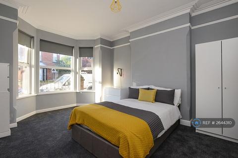 6 bedroom semi-detached house to rent, Greenfield Street, Nottingham, NG7