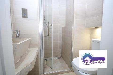1 bedroom in a flat share to rent, London W9