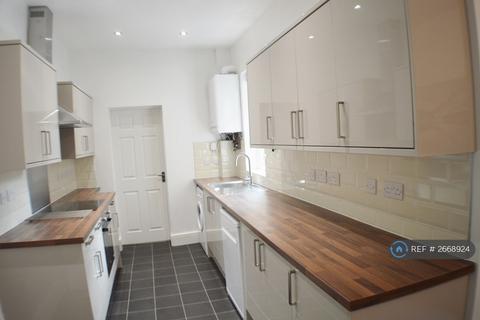 5 bedroom detached house to rent, Cloister Street, Nottingham, NG7