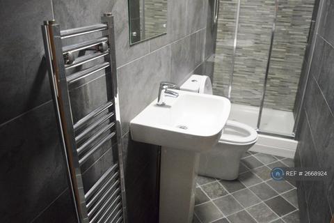 5 bedroom detached house to rent, Cloister Street, Nottingham, NG7