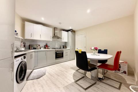 2 bedroom apartment for sale, Catsbrook Road, Icknield, Luton, Bedfordshire, LU3 2EE