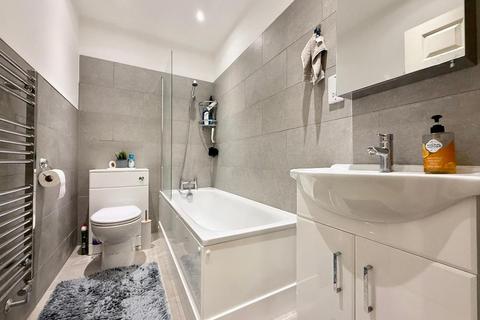 2 bedroom apartment for sale, Catsbrook Road, Icknield, Luton, Bedfordshire, LU3 2EE