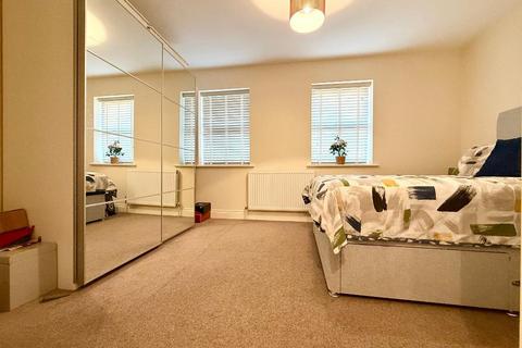 2 bedroom apartment for sale, Catsbrook Road, Icknield, Luton, Bedfordshire, LU3 2EE