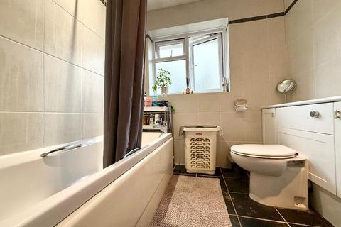 undefined, Foxbury Close, Old Bedford Road Area, Luton, Bedfordshire, LU2 7BQ