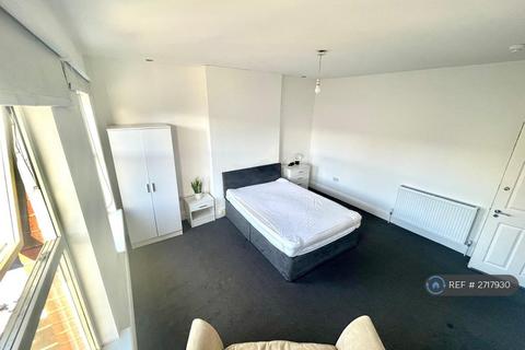 1 bedroom in a house share to rent, Bromley Road, London, SE6