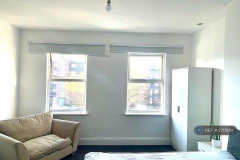 1 bedroom in a house share to rent, Bromley Road, London, SE6