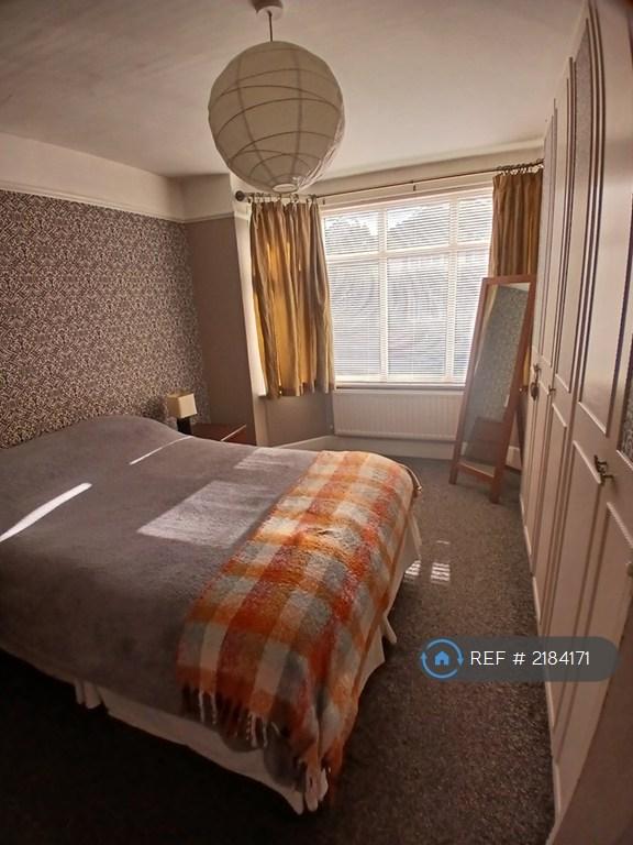 South Facing Double Room With Fitted Wadrobes