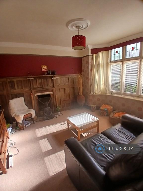 Room To Chill With Open Fireplace