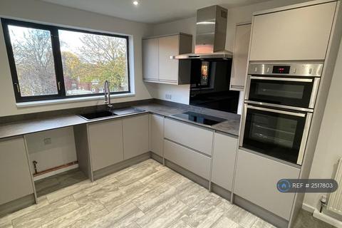 3 bedroom terraced house to rent, Castle Close, Newcastle Upon Tyne, NE3