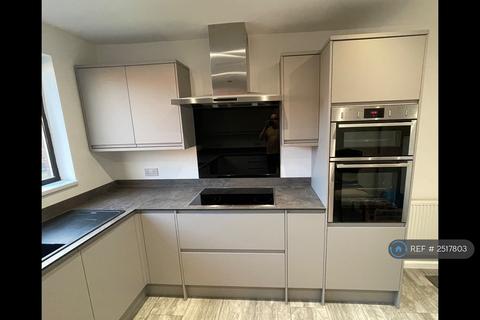 3 bedroom terraced house to rent, Castle Close, Newcastle Upon Tyne, NE3