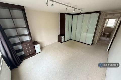 2 bedroom flat to rent, Marcourt Lawns, London, W5